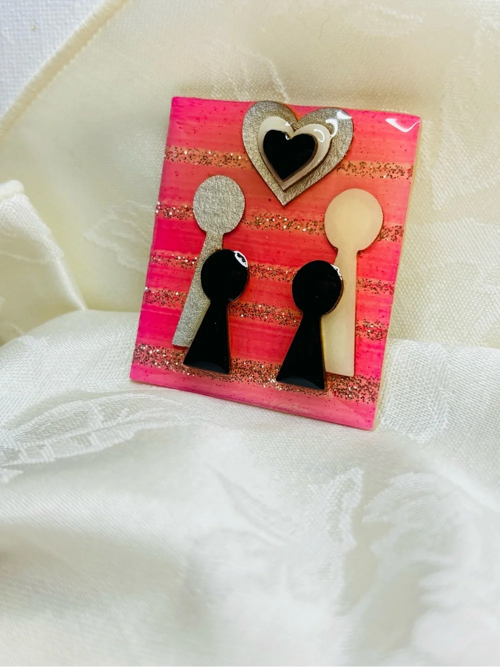 Lucinda People Pink Enamel Hearts Love Family 💕 Brooch Pin